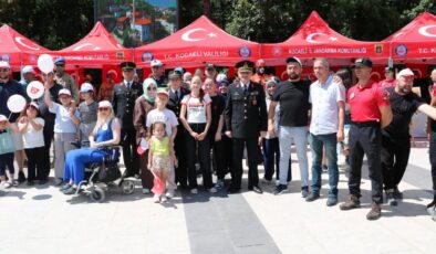 Ormanya’da Anlamlı Kutlama! Jandarma 187. Yaşını Vatandaşla Kutladı