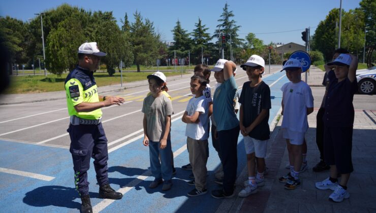 ​Geleceğin Sürücüleri Kocaeli’de Yetişiyor: 7 Bin 530 Öğrenci Kuralları Yaşayarak Öğrendi!