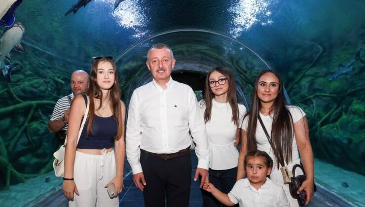 Karne Sevinci Millet Bahçesi ve Dev Akvaryumda Katlandı: Başkan Büyükakın Öğrencilerle Buluştu