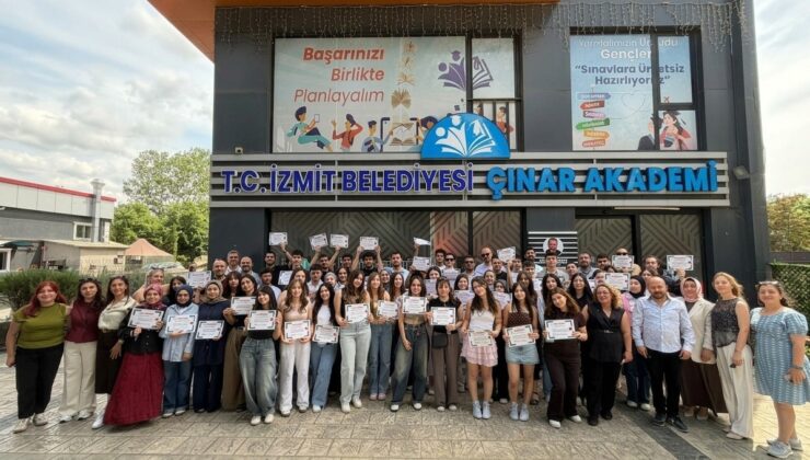 Sınav Öncesi Büyük Moral: Çınar Akademi’de Mezuniyet Gururu!