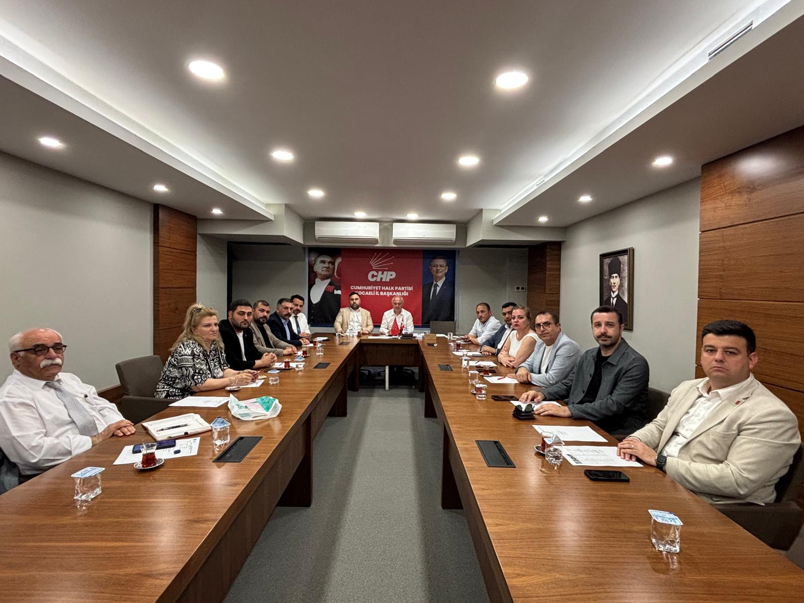CHP Kocaeli’den Özgür Özel’e Tam Destek: İmzalar Ankara’ya Götürülüyor!
