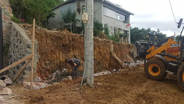 Akmeşe’de Yol Güvenliği Artıyor: İzmit Belediyesi’nden Taş Duvar Çalışması