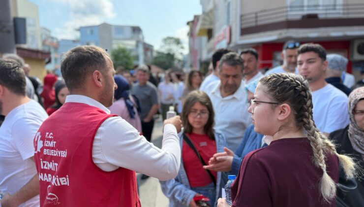 İZMİT BELEDİYESİ YKS SABAHI SAHADAYDI: BAŞKAN HÜRRİYET VE EKİPLERİ GENÇLERİ VE AİLELERİNİ UNUTMADI!