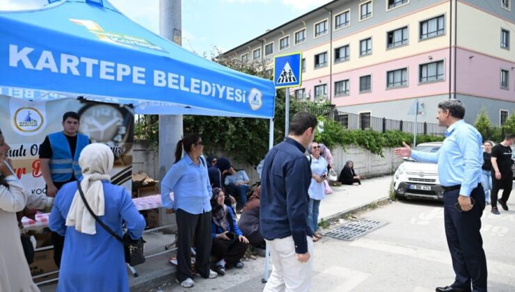 LGS Heyecanına Kartepe Desteği: Sınav Merkezlerinde Öğrenci ve Velilere Moral İkramı!