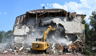 Kartepe Devlet Hastanesi İçin Geri Sayım: O Binalar da Yıkıldı!