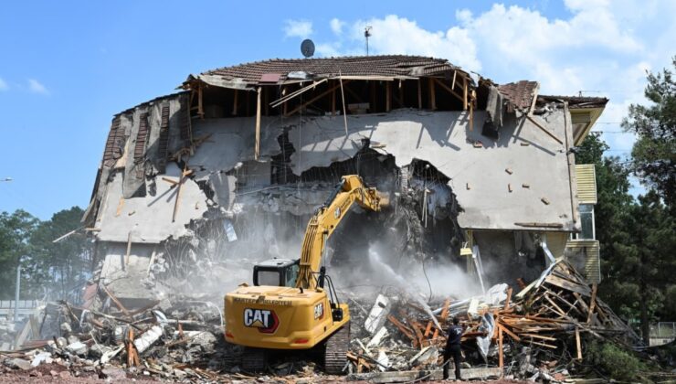 Kartepe Devlet Hastanesi İçin Geri Sayım: O Binalar da Yıkıldı!