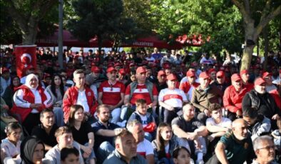 Kartepe’de Dünya Kupası Heyecanı: Avustralya Maçı İçin Dev Ekran Kuruldu!