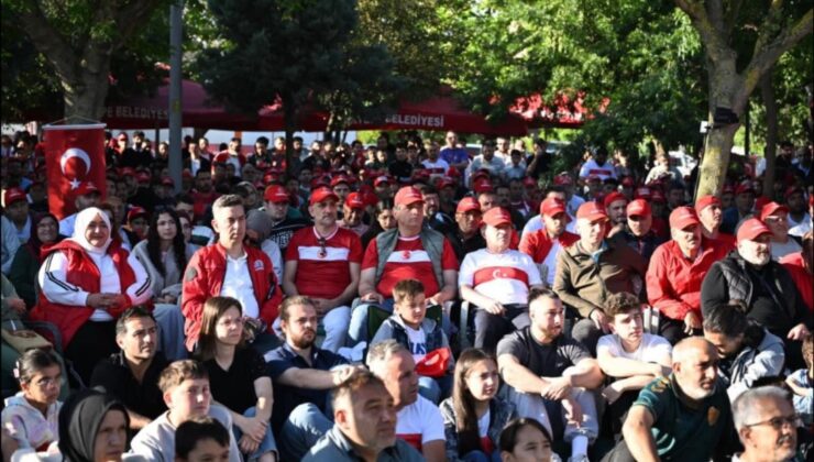 Kartepe’de Dünya Kupası Heyecanı: Avustralya Maçı İçin Dev Ekran Kuruldu!