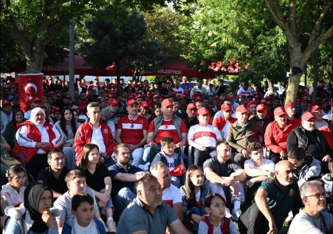 Kartepe’de Dünya Kupası Heyecanı: Avustralya Maçı İçin Dev Ekran Kuruldu!