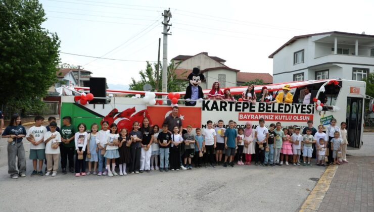 Kartepe’de Çocukların Bayram Coşkusu Sokaklara Taştı: Gezici Otobüsle Unutulmaz Bir Bayram Geçirdiler!