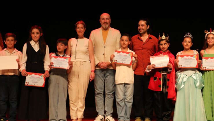 Sahne Miniklerin! Sanat Akademisi’nin Genç Yetenekleri Göz Doldurdu