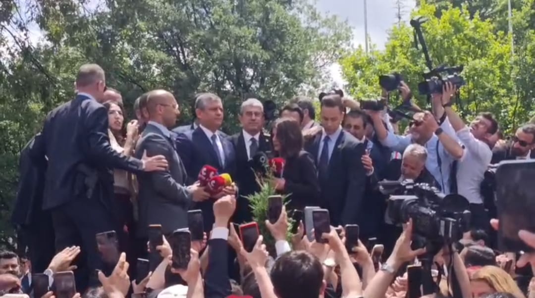 Özgür Özel: “Bu Duruş Parti Tarihinde Unutulmayacak”