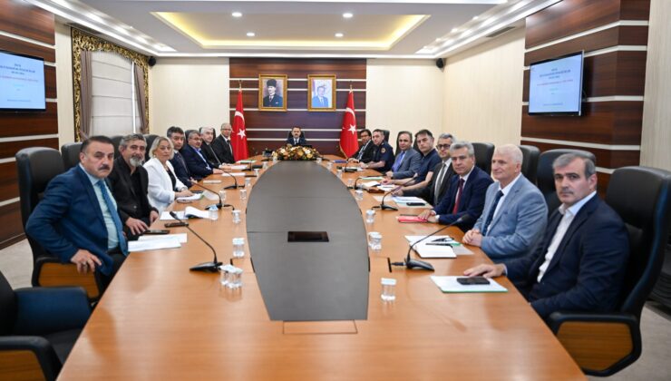 Kocaeli’de YKS Alarmı: Devlet Tam Kadro Toplandı, Vali Aktaş’tan Çok Kritik “Gürültü ve Trafik” Uyarısı!