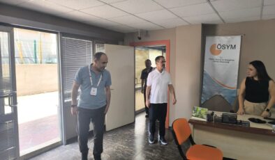 VALİ İLHAMİ AKTAŞ’TAN YKS MESAİSİ: ÖSYM KOORDİNATÖRLÜĞÜNÜ VE SINAVDAKİ VELİLERİ ZİYARET ETTİ