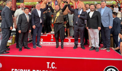 Kırkpınar’da Kürsüye Çıktı: Kağıtsporlu Seçkin Duman Er Meydanında Tarih Yazdı!