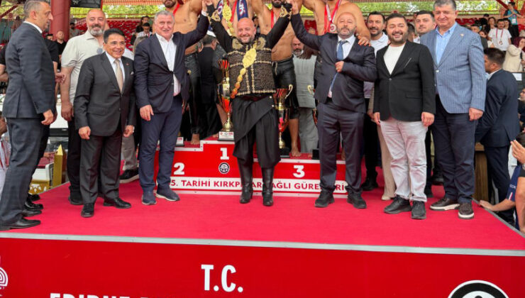 Kırkpınar’da Kürsüye Çıktı: Kağıtsporlu Seçkin Duman Er Meydanında Tarih Yazdı!