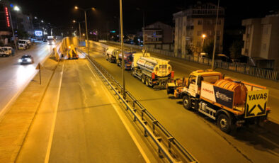 Eskihisar Feribot Yolu Alt Geçidi’nde Kritik Gece Mesaisi! Büyükşehir Ekipleri İş Başında
