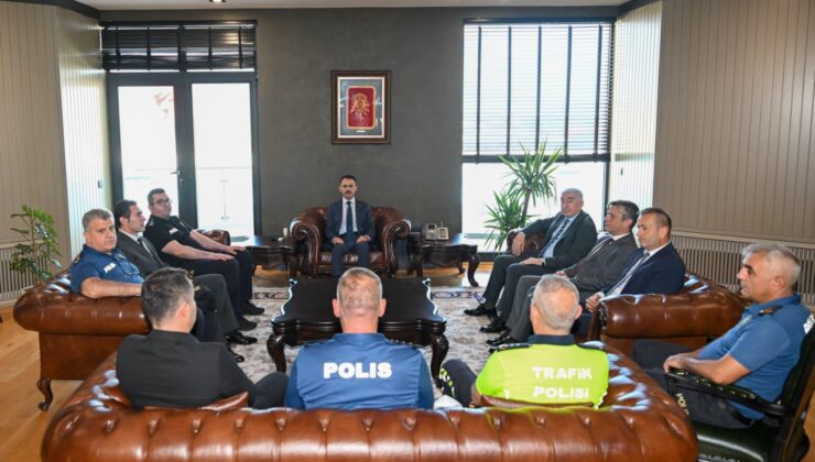 KOCAELİ’DE MESAİ MEFHUMU TANIMAYAN POLİSE VALİ AKTAŞ’TAN BAŞARI BELGESİ