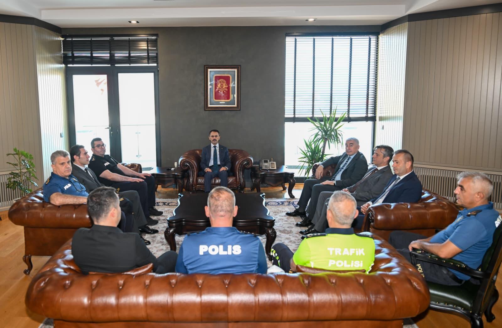 KOCAELİ’DE MESAİ MEFHUMU TANIMAYAN POLİSE VALİ AKTAŞ’TAN BAŞARI BELGESİ