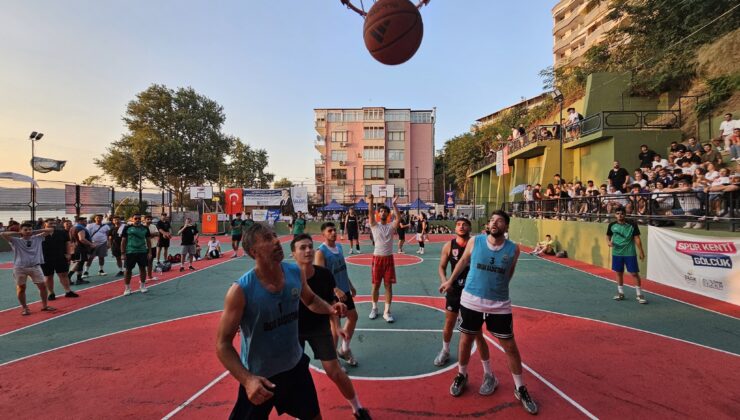 GÖLCÜK’TE POTALAR KURULUYOR: DEĞİRMENDERE SAHİLİ’NDE SOKAK BASKETBOLU HEYECANI