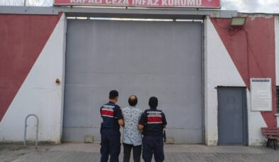 GEBZE’DE JASAT’TAN KAÇAMADI: 10 YIL HAPİS CEZASI BULUNAN DOLANDIRICI YAKALANDI!