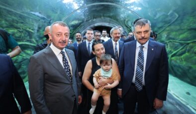 Bakan Çiftçi, Büyükşehir’in vizyon projesi Körfez Aqua’yı İlgiyle Gezdi