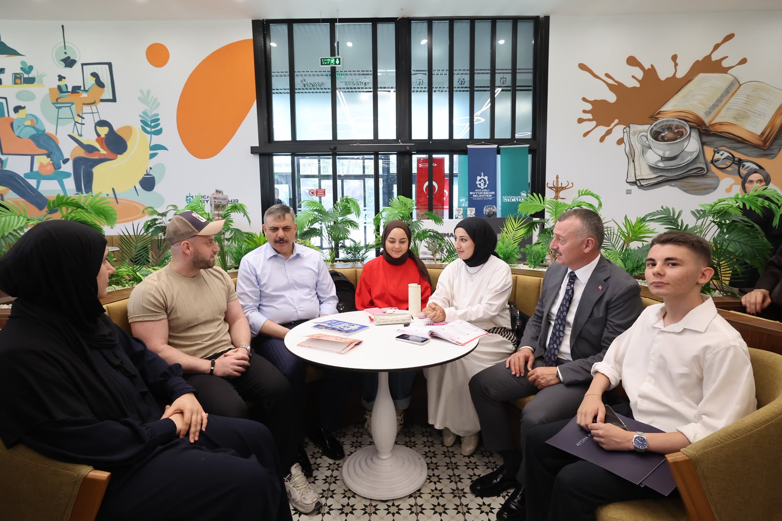 Bakan Çiftçi’den Alev Alatlı Kütüphanesi’ne Tam Not: “Yeter ki Siz Okuyun, Çalışın”