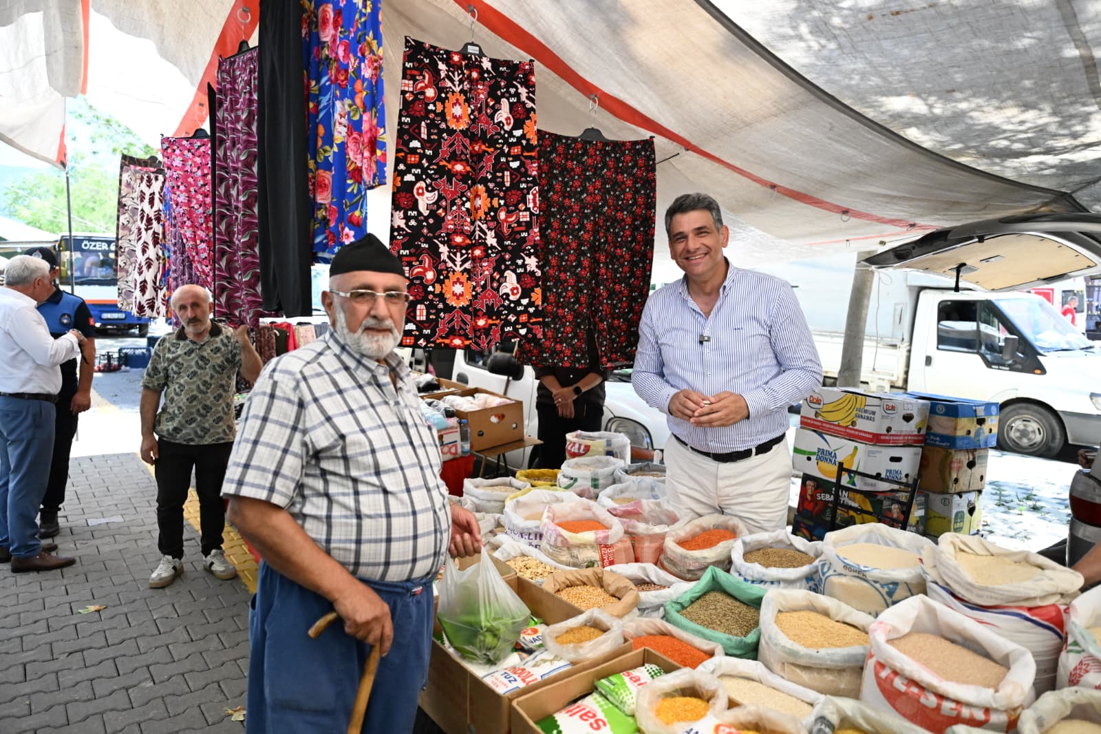 BAŞKAN KOCAMAN ESNAFIN TEZGÂHINA MİSAFİR OLDU: ATAEVLER’E MODERN KENT ÇARŞISI MÜJDESİ