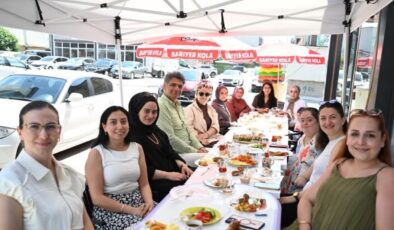 KARTEPE’DE KADIN ESNAFLAR BAŞKAN KOCAMAN’A İÇİNİ DÖKTÜ: ALTYAPI BİTTİ, GÖZLER ÜSTYAPIDA!