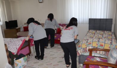 İzmit Belediyesi Gönüllere Dokunuyor: 11 Bin Aileye Evde Temizlik Desteği!