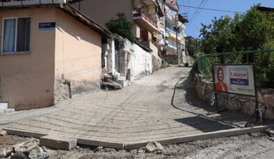Kanlıbağ Sokak’ta Yol Yenileme Mesaisi: İzmit Fen İşleri Kolları Sıvadı
