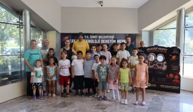 Yoğun İlgi Seans Artırdı: İzmit Uzay ve Teknoloji Merkezi’nde Hafta Sonu Yoğunluğu!