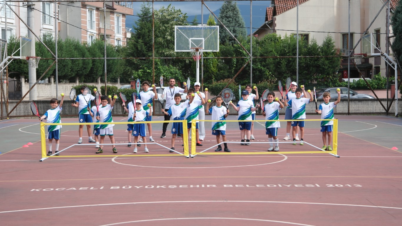 Kartepe’de 10 Branşta Yaz Spor Şöleni: Ekipman ve Ulaşım Belediyeden Ücretsiz