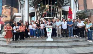 Emek ve Demokrasi Platformu’ndan İzmit Belediyesi Önünde Basın Açıklaması!