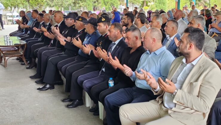 17 Ağustos Depremi’nin 27. Yıl Dönümünde Kabirleri Başında Anma Töreni