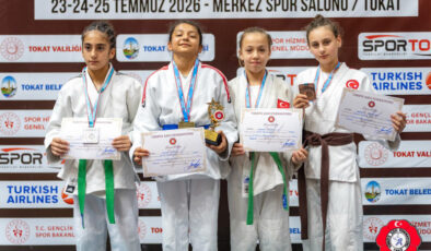 Kürsülerin Değişmeyen Adresi: Kocaeli Büyükşehir Belediyesi Kağıtspor