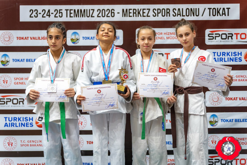 Kürsülerin Değişmeyen Adresi: Kocaeli Büyükşehir Belediyesi Kağıtspor