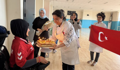 DÜNYA ŞAMPİYONU HAVVA ALYURT’A GONCA’DA SÜRPRİZ KUTLAMA