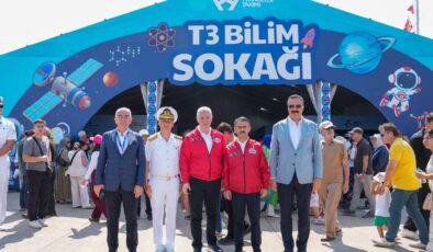 VALİ AKTAŞ VE VALİ GÜL, TEKNOFEST MAVİ VATAN ALANINI İNCELEDİ