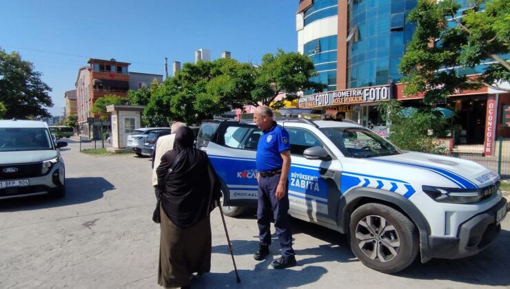 Büyükşehir Zabıtası yaşlı çifti yolda bırakmadı