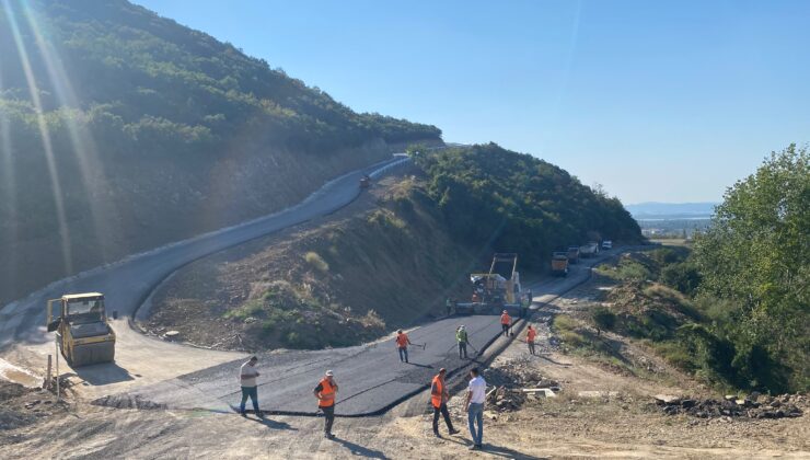 Karamürsel Dereköy’de 1,5 Kilometrelik Yolda Onarım Yapıldı