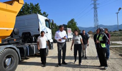 KARTEPE’DE ULAŞIM AĞI GÜÇLENİYOR: BAŞKAN KOCAMAN ASFALT ÇALIŞMALARINI SAHADA İNCELEDİ!