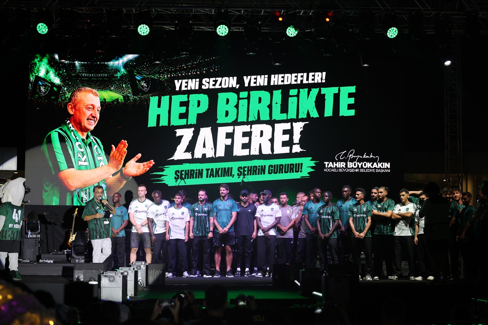 Meydanda Sezon Heyecanı, Sahnede Buray Coşkusu: Yeşil-Siyahlılar 2026-2027 Sezonunu Coşkuyla Açtı