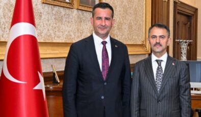 TÜRK METAL SENDİKASI KOCAELİ ŞUBE BAŞKANI ÖZGÜR KOCA’DAN VALİ İLHAMİ AKTAŞ’A ZİYARET