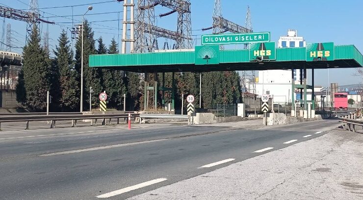 TEM Otoyolu Dilovası – İzmit Doğu Kavşağı Arasında Üstyapı Onarımı Sürüyor