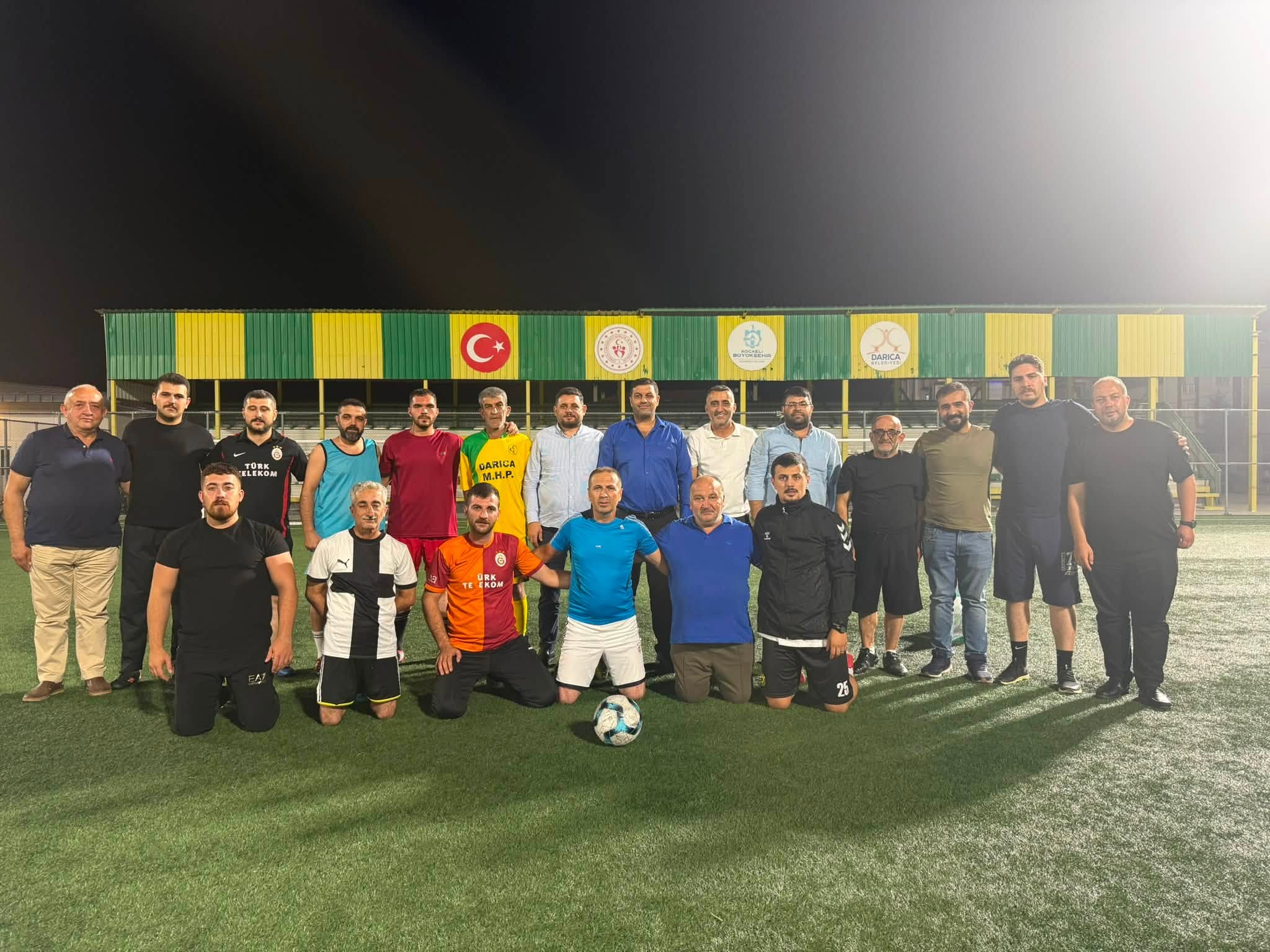 DARICA MHP TEŞKİLATINDAN BİRLİK VE SPOR BULUŞMASI: BAŞKAN FURUNCİ HALI SAHADA TER ATTI