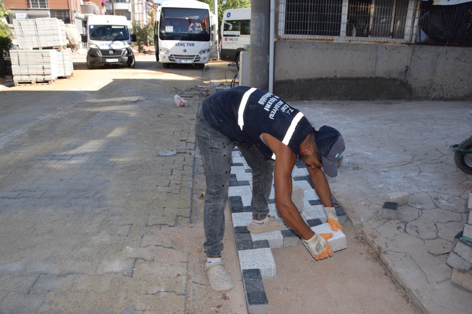 İzmit Belediyesi Yenişehir’de Yolları Yeniledi