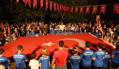 KARTEPE’DE 30 AĞUSTOS COŞKUSU FENER ALAYIYLA TAÇLANDI