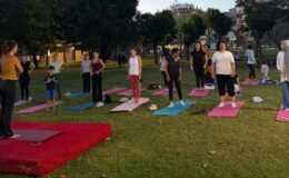 İzmit’te Sağlıklı Yaşam Rüzgârı: “Nefes Al İzmit” Yoga Programı Başladı!