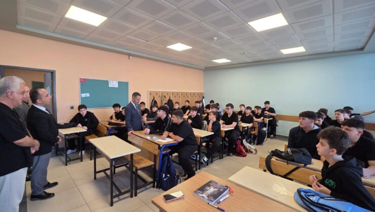 Vali Aktaş’tan Kocaeli’de Okul Ziyaretleri: “Yeni Eğitim Yılında Öğrenciler ve Öğretmenlerle Bir Araya Gelindi”